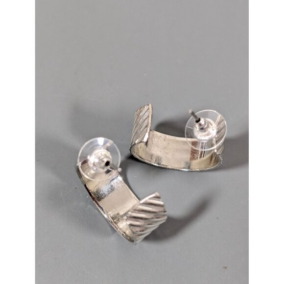 Vintage Silver Tone Ribbed Wide Hoop Earrings Pierced Classic - Picture 5 of 6